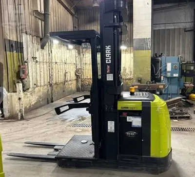 USED 2011 CLARK OSX15