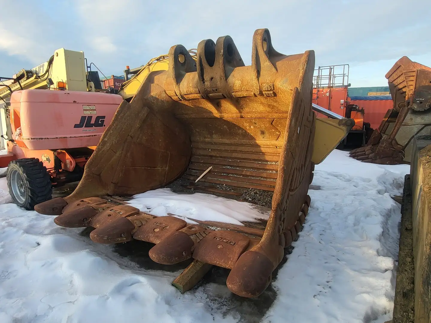EX2600 Bucket - 114" Wide
