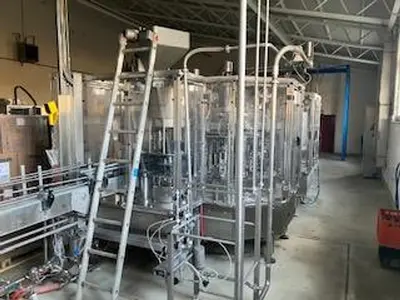 2002 PET filling line - 5000 bottles/hour