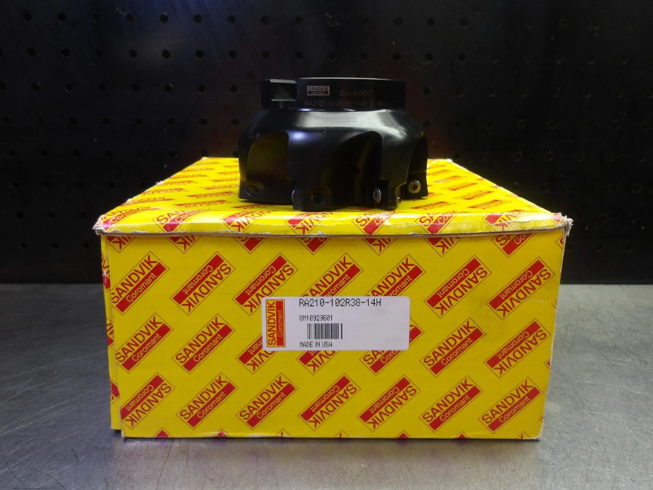 Sandvik 4" Indexable Coolant Thru Facemill 1.5" Arbor RA210-102R38-14H (LOC2492)
