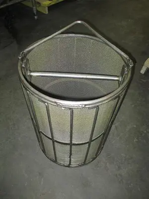 6736-215 New Holland K-94 #8 Mesh STAINLESS STEEL BASKET 18″ x 24″
