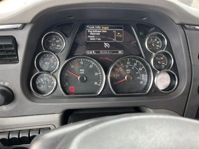 USED 2017 PETERBILT 567 6X4