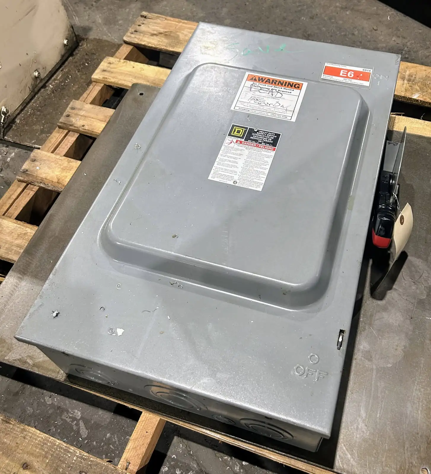 SQUARE D 200AMP DISCONNECT