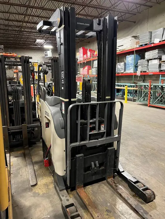 Used 2004 CROWN RR5210-40 Reach Trucks Texas US | TB Forklifts #1274986