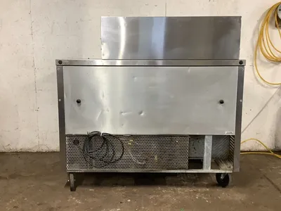 152-0542 True TSSU-48 Self Contained Sandwich Pizza Prep Table Cooler