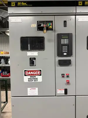 USED 2002 SQUARE D MODEL 4