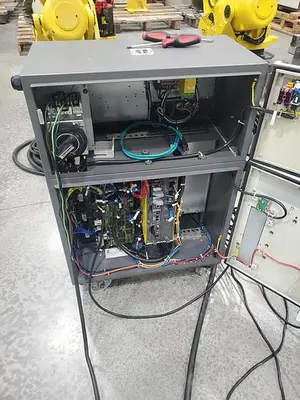 USED 2015 FANUC R-2000IC/210F