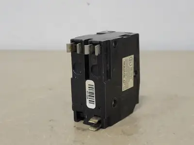 Used SQUARE D QO220 Switchgears British Columbia CA | Lenmark #240192