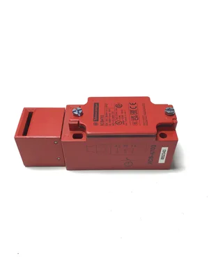 Telemecanique XCSA703 Safety Limit Switch Interlock 3A 6kV