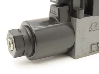 Tokyo Tokimec DG4V-3-7C-M-P7-H-7-54 Directional Control Solenoid Valve 24VDC