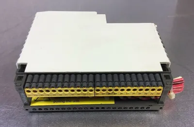 SCHNEIDER AUTOMATION MODICON TSX COMPACT AS-BDE P-2 18 3D-3