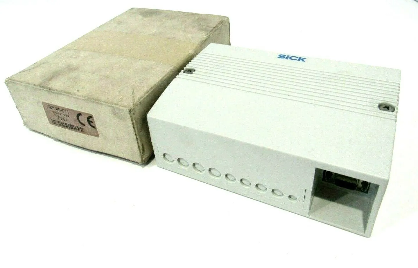 NEW SICK AMV40-011 CONNECTION MODULE AMV40011