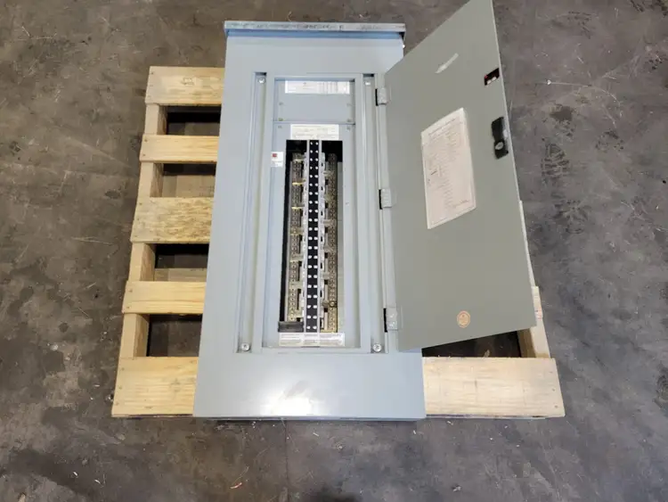 Used 2000 CUTLER-HAMMER PL1 Switchgears British Columbia CA | Lenmark #913818