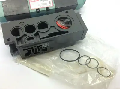 153SS515M000061 | Numatics  Solenoid Valve 24VDC 0.25A with Manifold - New Other