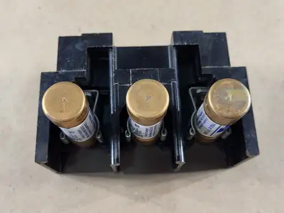 Disconnect Switch w/ 3 Times 30 Amp Fuse JDL30