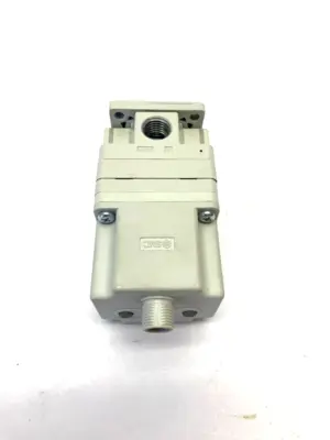 USED SMC 5B1-27D PNEUMATIC REGULATOR