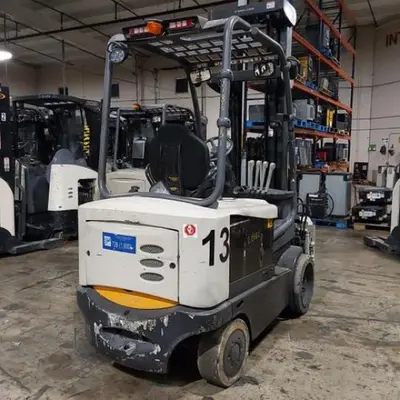 USED 2019 CROWN FC5225-60