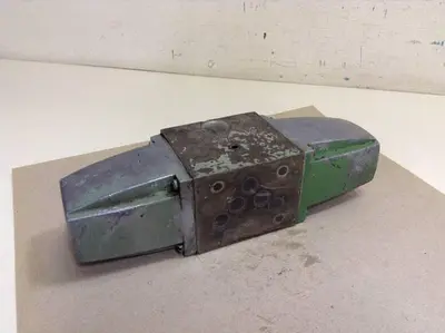 USED VICKERS DG5S40633C51S207HF