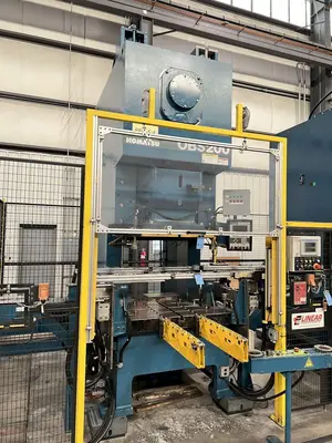 2011 KOMATSU OBS200-61 OBI / Gap Frame Press | Universal Press & Machinery (UPM) (2)