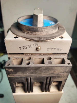 Mitsubishi MJII Molding Machine 100 Amp On Off Switch GE TED134100WL With Stand