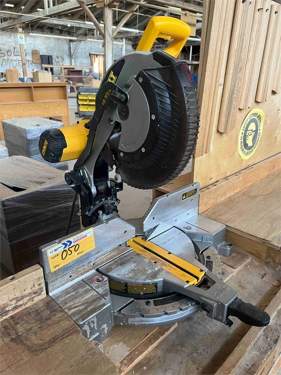 Used DEWALT DW716 Miter Saws California US | MachineryMax #1321474
