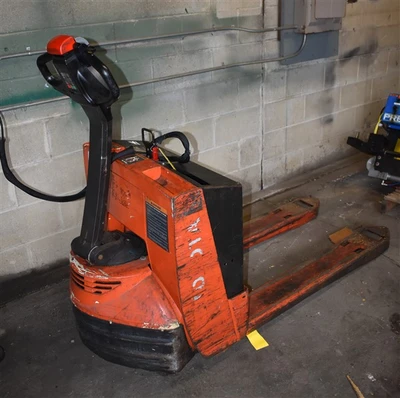 TOYOTA 7HBW23 Pallet Jacks | Mohawk Machinery (2)
