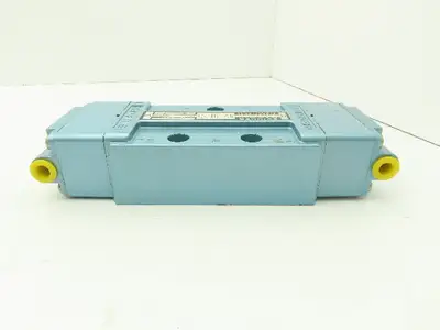Honeywell Skinner S4AACHXX Pneumatic Directional Control Valve 5/2 Pos 150 PSI