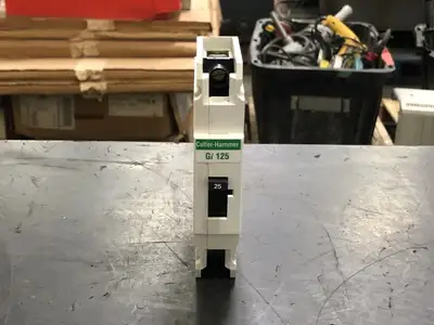 NEW CUTLER-HAMMER GI1025