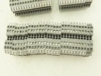 Eaton UT 2.5-4 Feed-Through Terminal Block Gray 4 Wire 150V 20A 2.5mm² Lot of 60