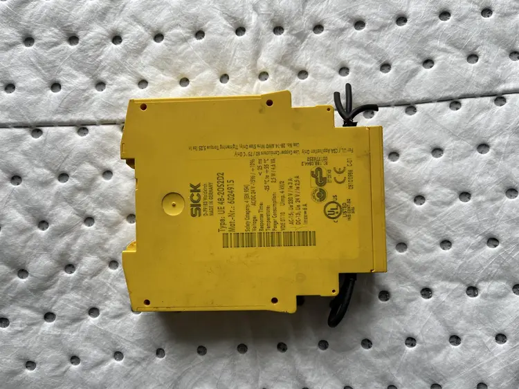 Used SICK UE 48-20S2D2 Misc Electrical & Power Parts BE | Apt International N.V #363841