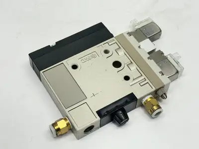 ZM131H-B5LNZ-E17-L | SMC  Vacuum Ejector With Valve And Switch 24VDC - For parts or not working