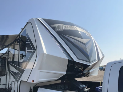 Used 2018 MOMENTUM 395M Campers, Caravans, Motorhomes Michigan US | Miedema Asset Management Group #1334425