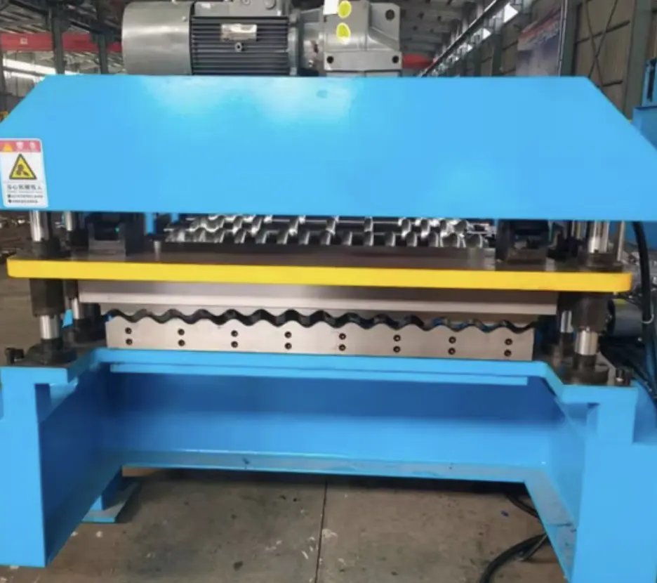 Corrugated Roll Forming Machine in Panama