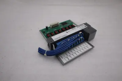 ALLEN BRADLEY 1746-OB16 SLC 500 OUTPUT MODULE SERIES D STK 5344A