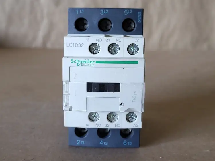 Used SCHNEIDER ELECTRIC LC1D32 Switchgears British Columbia CA | Lenmark #238889