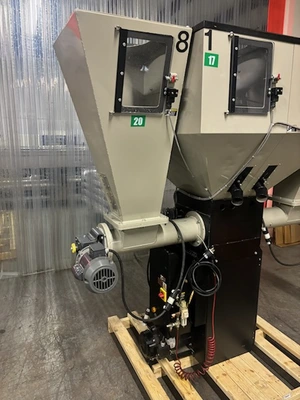 Conair True Blend 8 Comp .Gravimetric Blenders (3) New 2015 Mdl. TB500