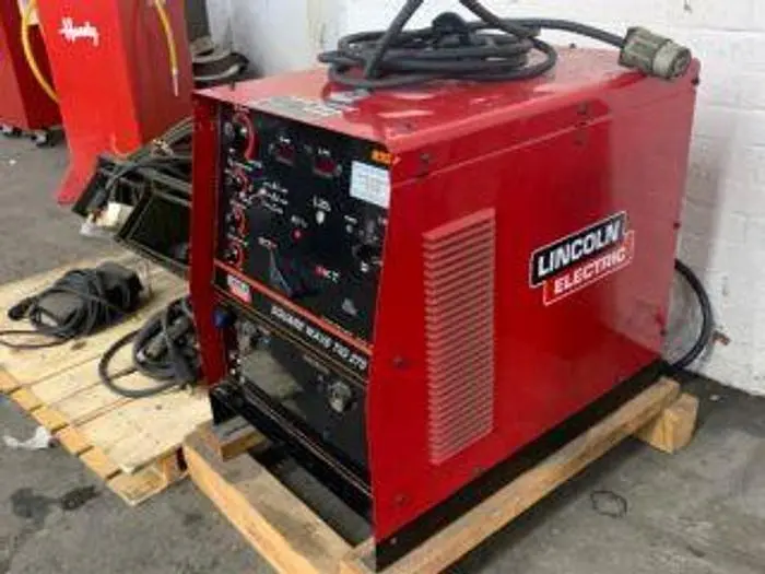 5916-300 Lincoln Electric Squarewave 275 TIG or Stick AC/DC Welder