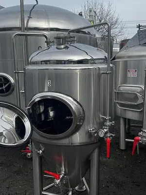 USED APEX BREWING SUPPLY 5BBL FV