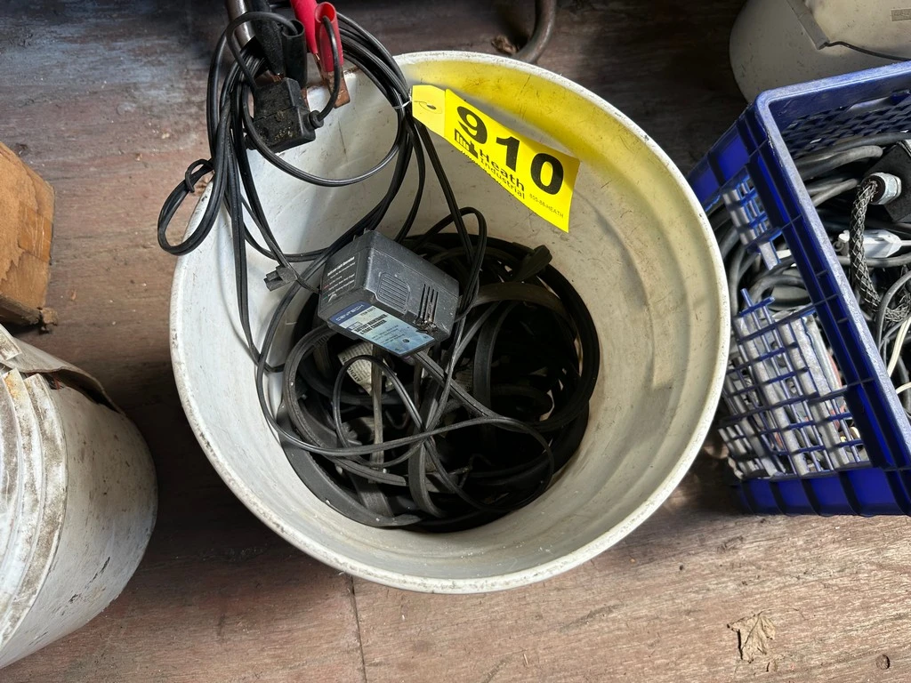 Used _UNKNOWN_ BATTERY TENDER & BUNGEE STRAPS Battery Chargers Illinois US | Heath Industrial Auction Services #1381035