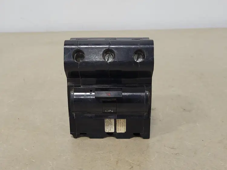 Used FEDERAL PIONEER NB3P15 Switchgears British Columbia CA | Lenmark #240195