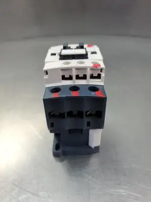 Schneider Electric LC1D25 Contactor, 200-600V 40A, Missing Cover. 4B-35