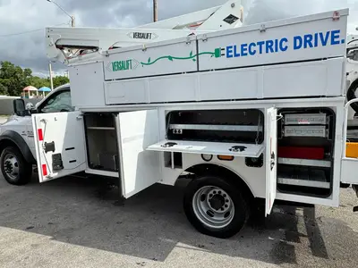 Used 2017 VERSALIFT SST40EIH-02 Bucket (boom) trucks Florida US | Truck and Van Outlet #1509171