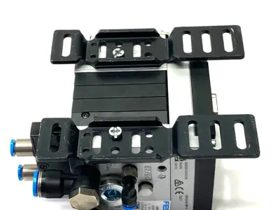 Used Festo Pneumatic Manifold Valve Terminal 4-Station 24VDC 18200 Solenoid Valves Michigan US | Maverick Industrial Sales #1419291