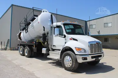 New | in-Stock 2027 PETERBILT 548 Vacuum Truck Texas US | Roll Off Truck World #1492027