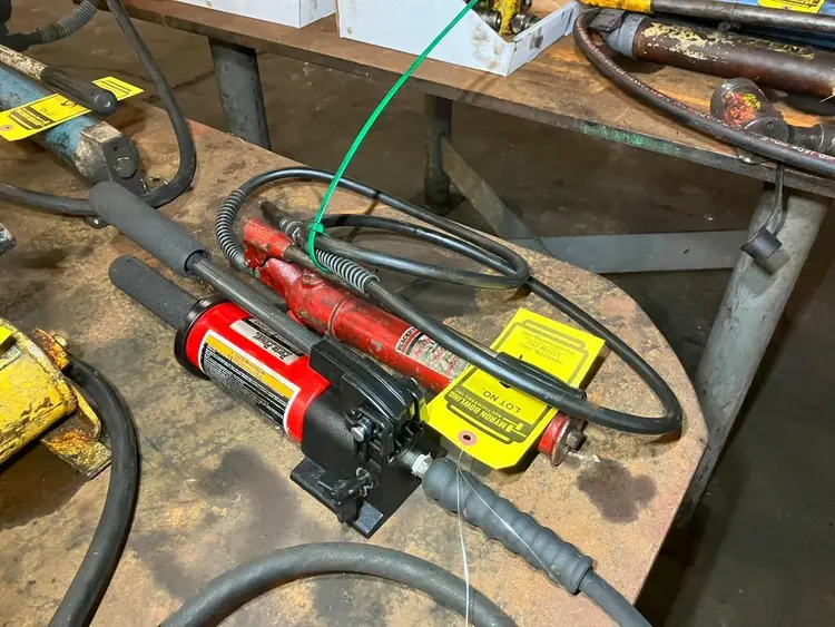 Used _UNKNOWN_ _UNKNOWN_ Hydraulic Pumps Ohio US | Myron Bowling Auctioneers Inc #1504640