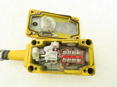 Allen Bradley 440E-L13043 E Lifeline 4 Guardmaster Cable Pull Safety Stop Switch