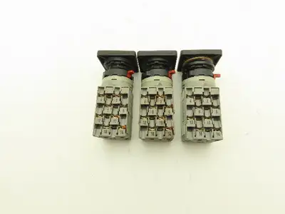 ABB WAW937/8ZM 3HAC 6428-5/04 Control Switch 2-Position 25A 690V NO KEY Lot of 3