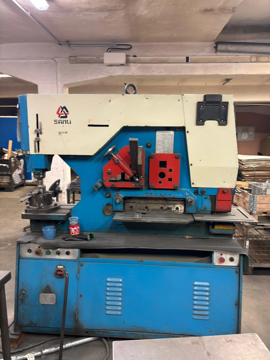 SANLI Hydraulic Ironworker, in good used condition, visible under power