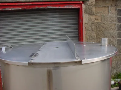 2700 L S/S Enclosed Tank