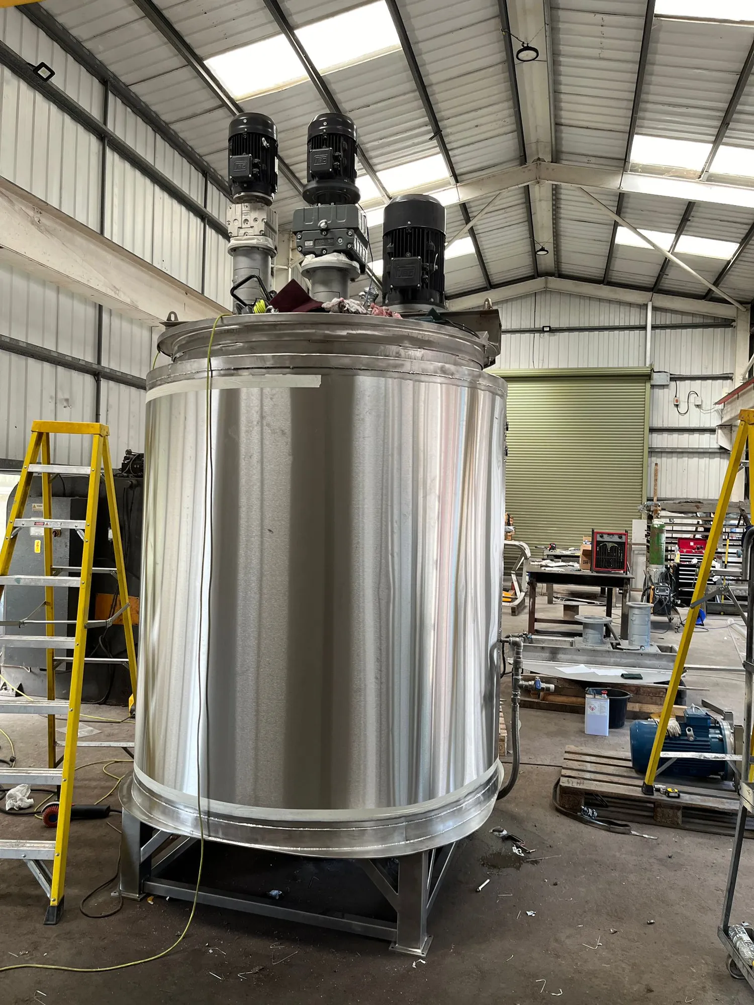 2,500 L S/S Electrically Heated Combination Mixer Jktd Tank